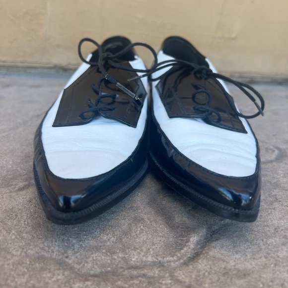 Stuart Weitzman Leman Bi-Colored Oxfords - Picture 4 of 12